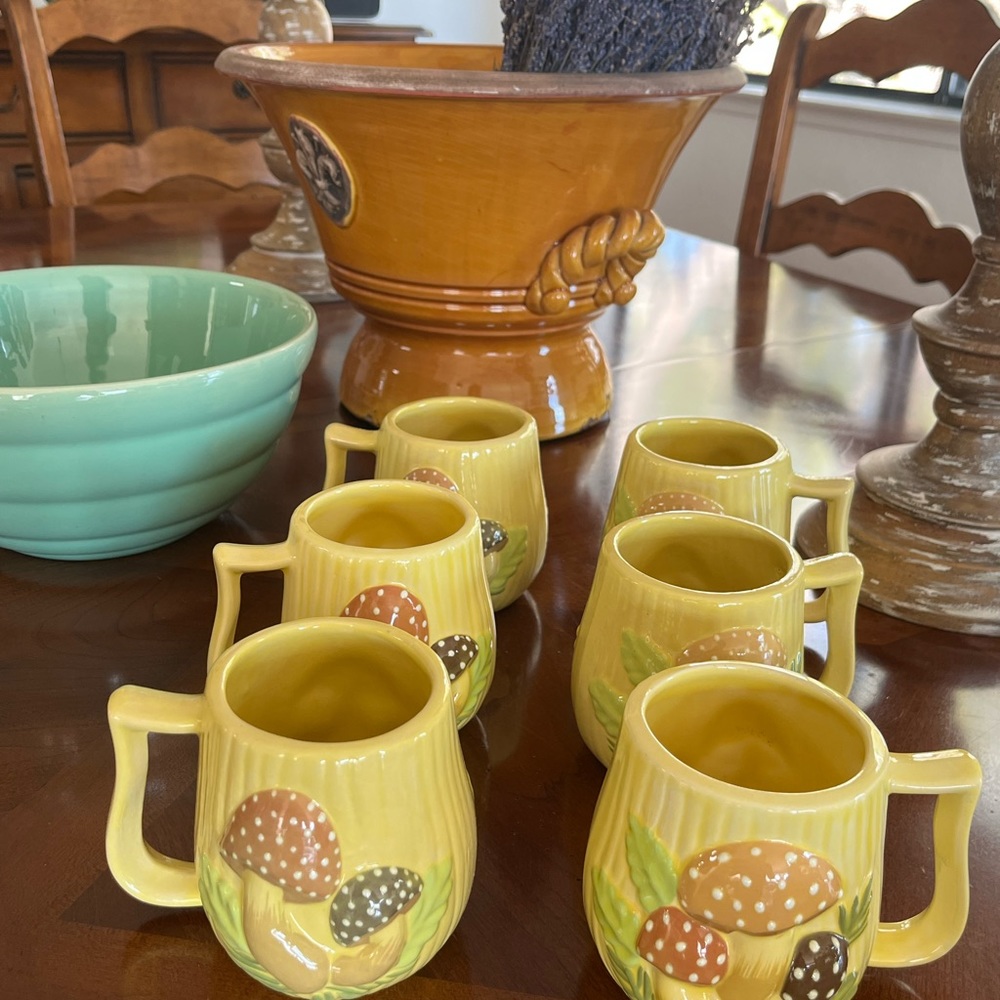 🍄 6 Retro Arnel's Yellow Polka Dots Merry Mushroom Mugs.